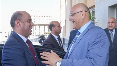 محافظ الإسكندرية يستقبل وزير العمل في بداية جولة جديدة تستهدف توفير فرص عمل