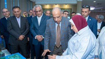 وزيرا الإنتاج الحربي والكهرباء يتفقدان خطوط الإنتاج بشركة بنها للصناعات الإلكترونية