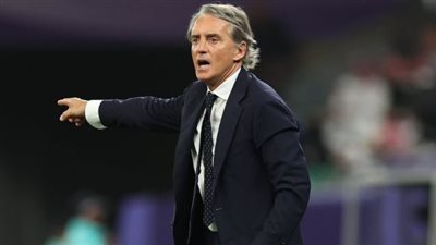 مدرب كومو يشيد بقرار الاتحاد الإيطالي بإعادة مانشيني