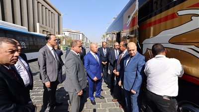 وزير النقل يدشن 20 أتوبيسًا جديدًا مكيفًا من إنتاج شركة النصر إلى السوبرجيت