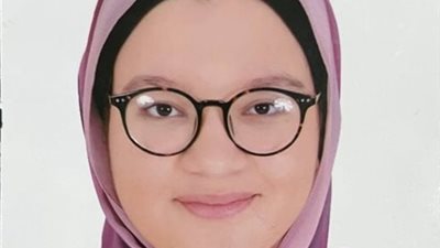 محافظ المنيا يهنئ الطالبة مريم وائل الثانية على مستوى الجمهورية في الثانوية العامة
