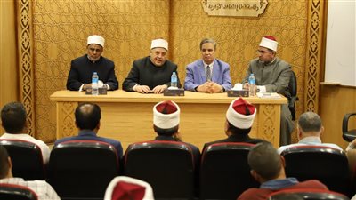 الشيخ أيمن عبدالغني يعقد اجتماعًا موسعًا بمديري أفرع الأروقة الأزهرية