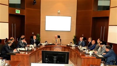 نائب رئيس الوزراء يتابع أداء 