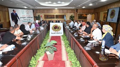 محافظ الغربية يناقش مع  وزارتي التنمية المحلية والتخطيط منظومة التراخيص