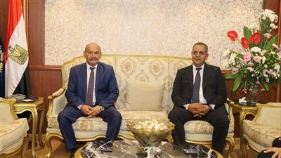 محافظ السويس يقدم التهنئة لمدير الأمن الجديد
