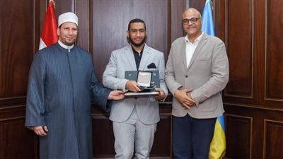 محافظ الإسكندرية يُكرّم أوائل الشهادة الثانوية الأزهرية