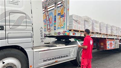 الهلال الأحمر المصري يطلق قافلة «زاد العزة 246» لدعم أهالي غزة
