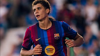 برشلونة يحتفل بحمزة عبد الكريم بوضع علم مصر عبر منصة 