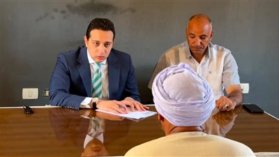 نائب محافظ الفيوم يعقد لقاءً لخدمة المواطنين بقرية العدوة