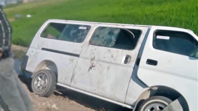 مصرع شاب وإصابة 5 آخرين في انقلاب ميكروباص بالبحيرة