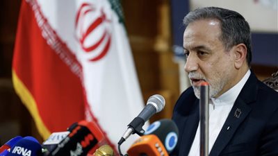 عراقجي: إيران وعُمان تقتربان من اتفاق بشأن مسار جديد للملاحة في مضيق هرمز