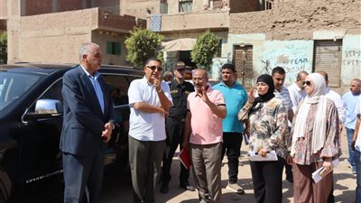 محافظ القليوبية يستهل جولته الميدانية بشبين القناطر بتفقد موقف السيارات