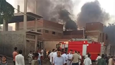 تسبب في تضرر شقتين وحظيرة ..السيطرة على حريق نشب بمصنع تنر 