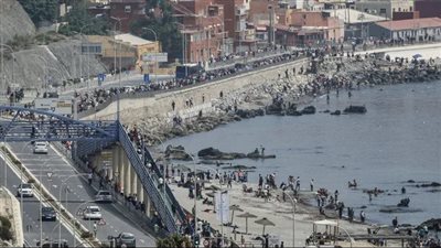 المغرب يكشف مفاجآت جديدة في أحداث سبتة..40 ألف شخص حاولوا العبور و11 وفاة