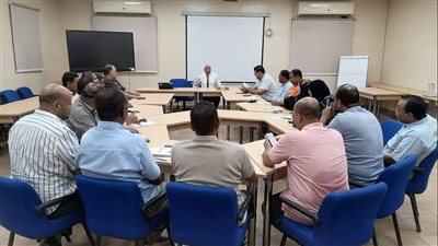 رئيس مياه قنا يعقد اجتماعاً موسعاً لمتابعة ملفات السلامة والصحة المهنية 