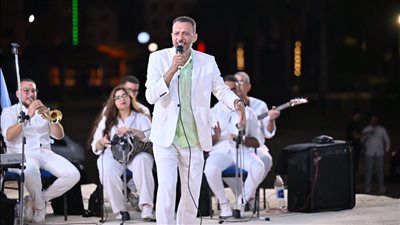 صور.. الأنفوشي للموسيقى العربية تحيى أولى حفلات 