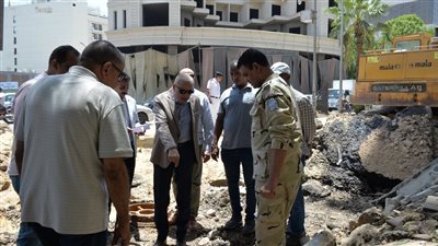 محافظ الأقصر يتابع أعمال رصف الطرق وتطوير البنية التحتية بالطود 