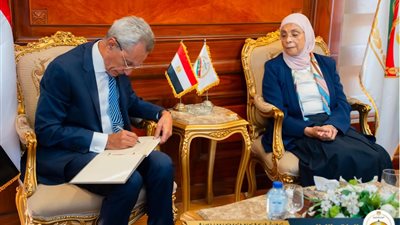 وزير المجالس النيابية يُهنئ رئيسة هيئة النيابة الإدارية بتوليها منصبها 