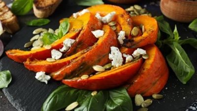 طريقة تحضير صينية قرع العسل المشوي بالفيتا وبذور اليقطين