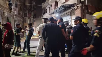 رعب بين أهالي الإسكندرية بعد انهيارعقار.. وشائعات بوقوع زلزال جديد