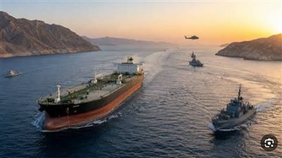 عاجل.. البحرية البريطانية: مقذوف مجهول يصيب سفينة شحن بمضيق هرمز