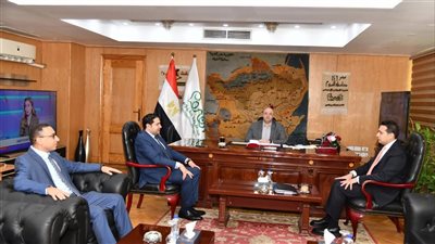 محافظ الفيوم يستقبل نائبي محافظي بني سويف والمنيا لبحث سبل تعزيز التعاون 