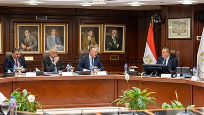 لدعم الطلاب المتميزين.. وزير التعليم العالي يبحث مستجدات منحة علماء المستقبل
