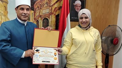 رئيس منطقة المنوفية الأزهرية يستقبل الطالبة الحاصلة على المركز الثاني جمهوريًّا في الثانوية الأزهرية