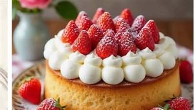 شورت كيك بالفراولة والتوت البري.. حلوى صيفية تجمع بين المذاق المنعش والمظهر الأنيق
