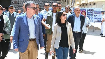 وزير التخطيط ومحافظ البحيرة يتفقد أعمال تطوير ميناء رشيد