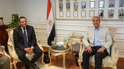 محافظ أسيوط يستقبل نقيب الصحفيين ووفدًا من مجلس النقابة