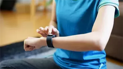 الساعة الذكية أم الخاتم الذكي.. أيهما أفضل لمتابعة صحتك؟