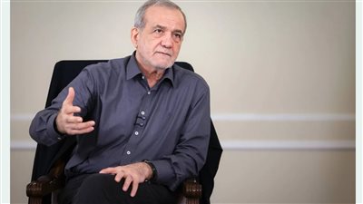 الرئيس الإيراني ينفي تقديم استقالته ويؤكد تمسكه بمنصبه 