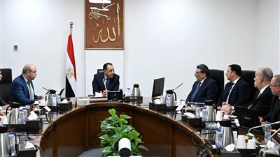 وزير الطيران المدني يستعرض أمام رئيس الوزراء الموقف التنفيذي لمبنى الركاب (4) بمطار القاهرة