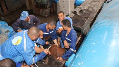 تسرب طاريء داخل عنبر طلمبات المياه المرشحة بمجمع محطات العزب الجديدة بالفيون
