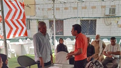 رئيس حي دار السلام يعقد اللقاء الأسبوعي للاستماع إلى شكاوى المواطنين ومطالبهم