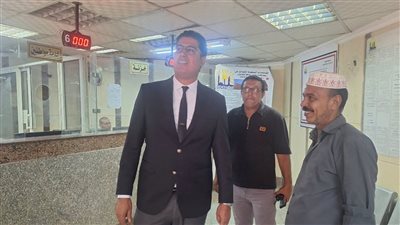نائب محافظ القاهرة للمنطقة الغربية يتفقد المركز التكنولوجي بحي وسط لمتابعة جودة الخدمات