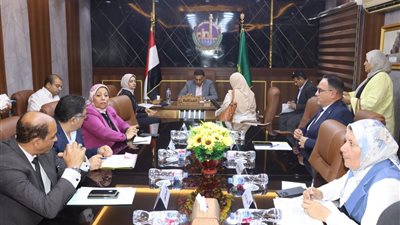 محافظ القليوبية يستمع لشكاوى المواطنين ويُوجه بحلول عاجلة