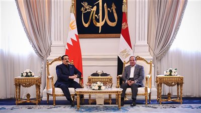 السيسي يعقد جلسة مباحثات مع ملك البحرين حول مستجدات القضايا الإقليمية والدولية