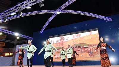 العروض التراثية تزين خامس أيام 