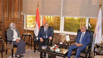 محافظ الأقصر يستقبل المدير التنفيذي للهيئة العامة للتأمين الصحي الشامل 