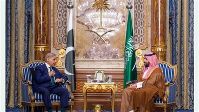 رئيس الوزراء الباكستاني وقائد الجيش يزوران السعودية