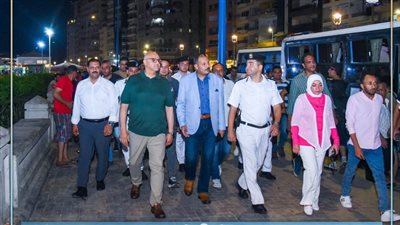 محافظ الإسكندرية يقود جولة مفاجئة بممشى المنتزه ويوجه بالتحفظ على الإشغالات المخالفة