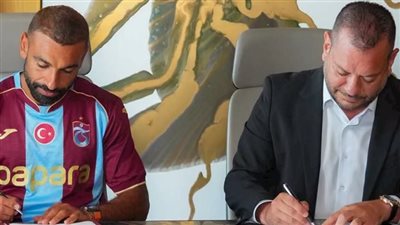 فيديو | محمد صلاح يوقع عقد انضمامه رسميًا لـ طرابزون سبور 