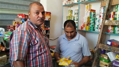 ضبط طن عسل جلوكوز مجهول المصدر و100 علبة سجائر بدون مستندات بالبحيرة