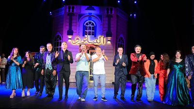 رئيس البيت الفني للمسرح يشاهد التياترو قبل عرضه بالمهرجان القومي 