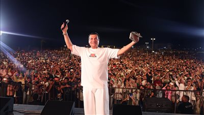 إيهاب توفيق يتألق في حفل المنصورة الجديدة ويشعل أجواء صيف 2026