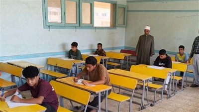 رئيس منطقة قنا الأزهرية يتفقد لجان الامتحانات وإدارة نجع حمادي 