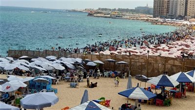 عاجل.. رفع الرايات الحمراء بشواطئ غرب الأسكندرية وحظر تام لنزول البحر بسبب 