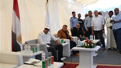 محافظ جنوب سيناء يسلم رخص إشغال المرحلة الأولى من مخازن وهناجر الرويسات